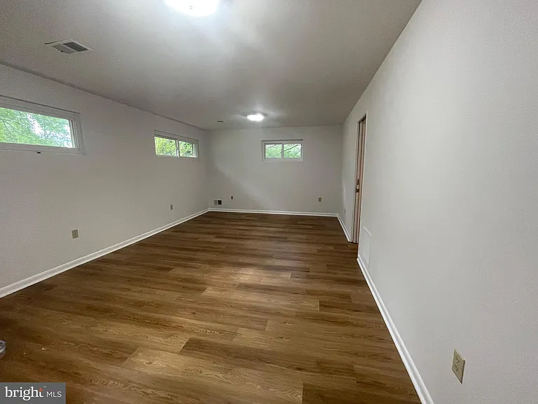 112 Claybrook Dr — Photo 32