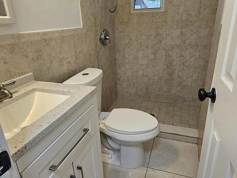 425 Ardmore Rd #3 — Photo 8