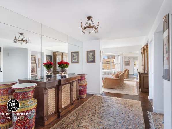 11 East 86th Street image 2 of 8