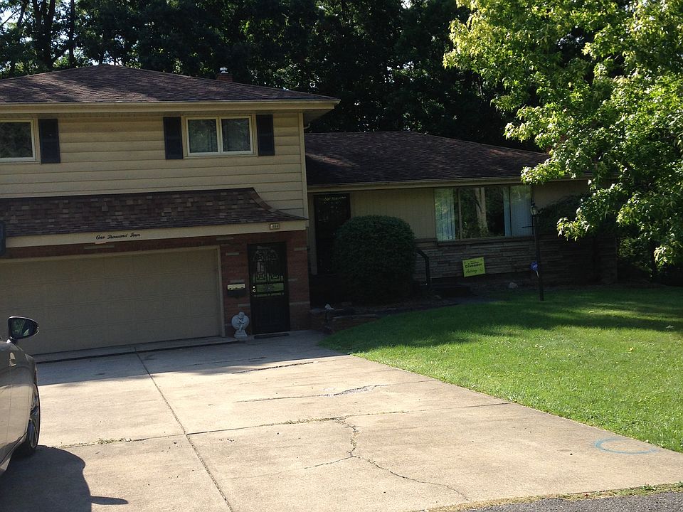 1st image of 1004 S Park Cir