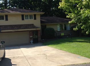 1004 S Park Cir, Girard, OH 44420