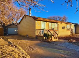824 Westlawn Dr, Dodge City, KS 67801