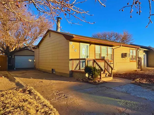 824 Westlawn Dr, Dodge City, KS 67801