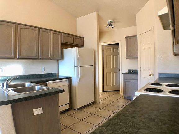 2nd image of 4905 Kingsway Dr