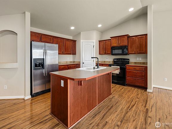 5th image of 18520 12th Avenue E