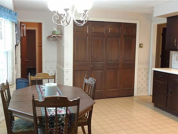 3rd image of 211 Michigan Dr