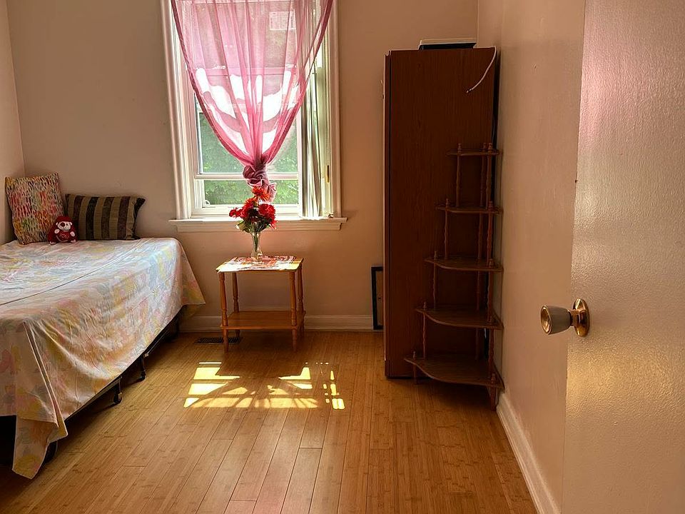 1st image of 132 N Woodrow Blvd