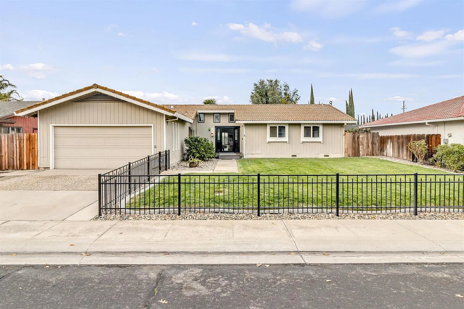245 California St photo 1