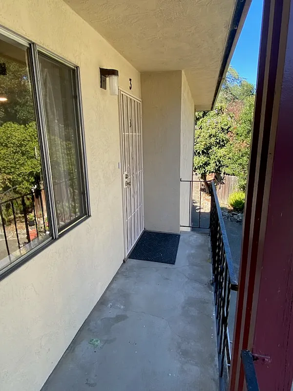 2 bed, 880 sqft, $2,400 — Photo 2
