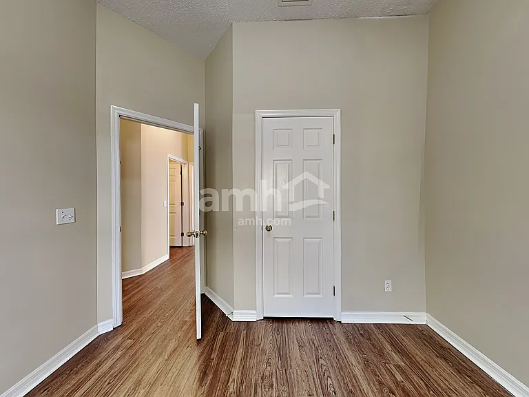 554 Sedgewood Cir — Photo 12