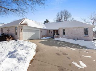 2119 W Wintergreen Dr, Appleton, WI 54914