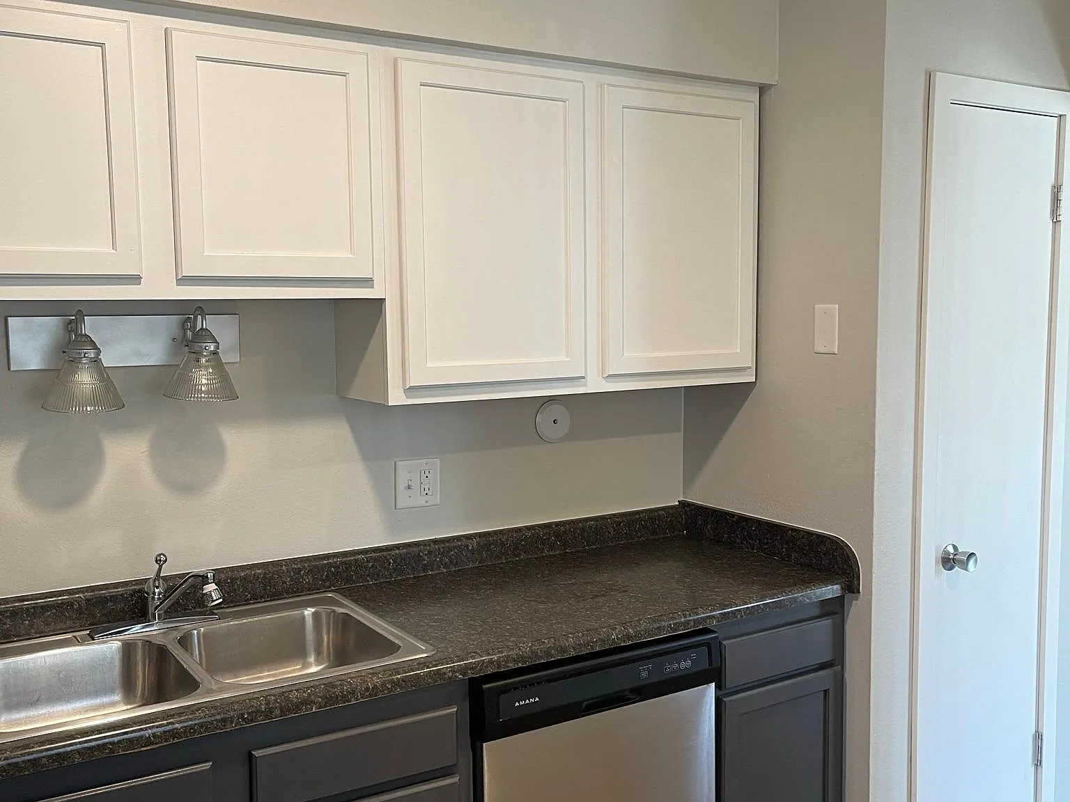 2 bed, 1000 sqft, $1,476 — Photo 4