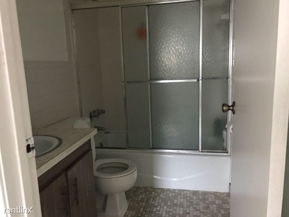 5th image of 421 Silver Beach Ave