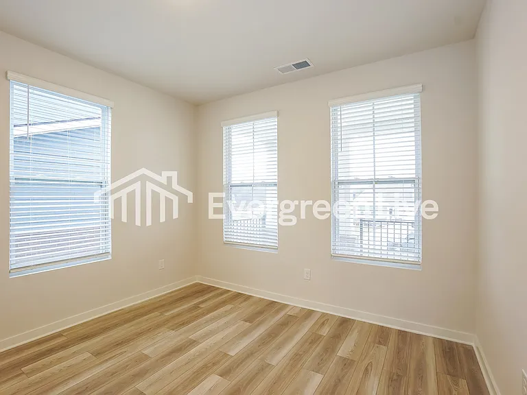 850 Bur Oak Ct — Photo 13