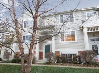 573 Cary Woods Cir, Cary, IL 60013