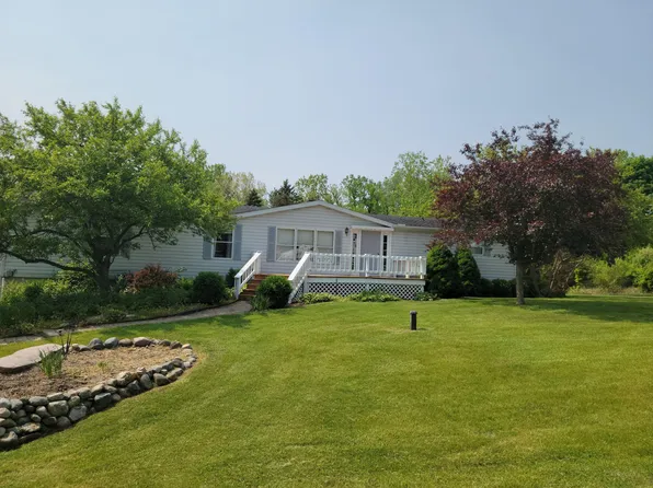 1515 Osborne Dr, Hillsdale, MI 49242