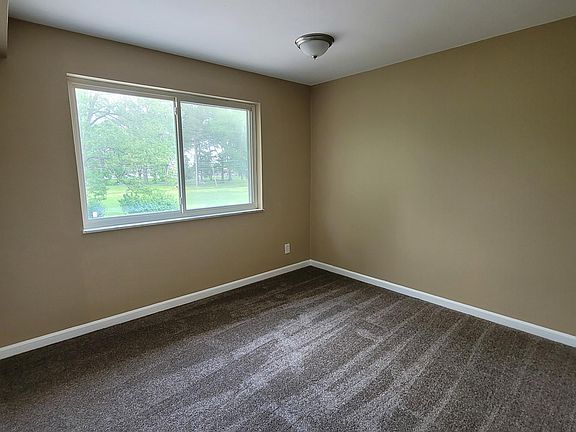 2nd image of 10 Bruce Dr #3