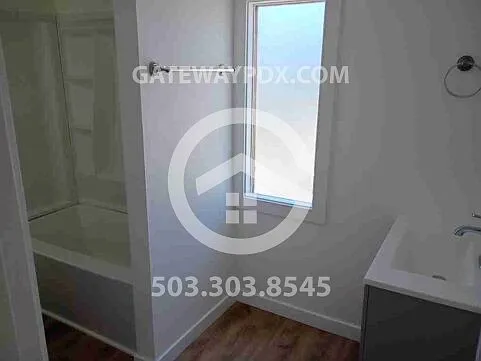 660 Monmouth St — Photo 15