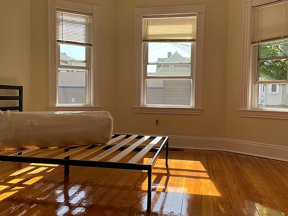 5th image of 11 Wellington St #11