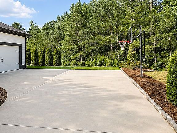 3rd image of 405 Wishford Cir