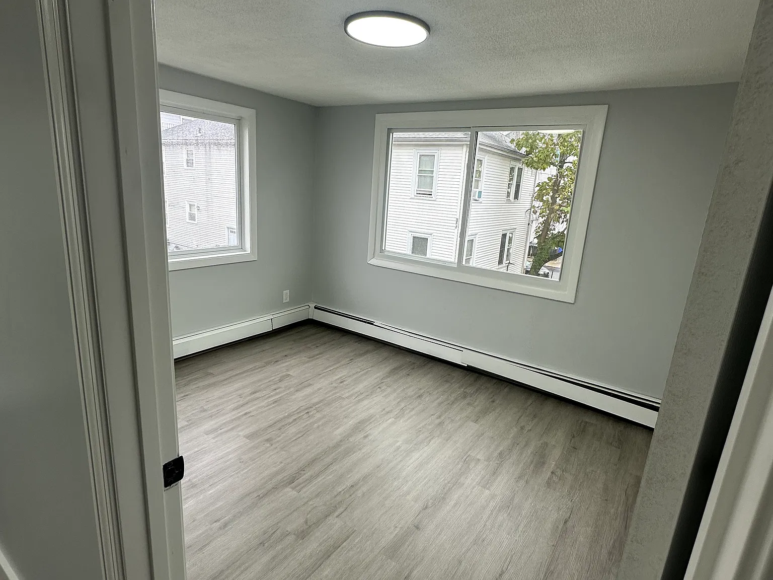 2 bed, 550 sqft, $1,600 — Photo 2