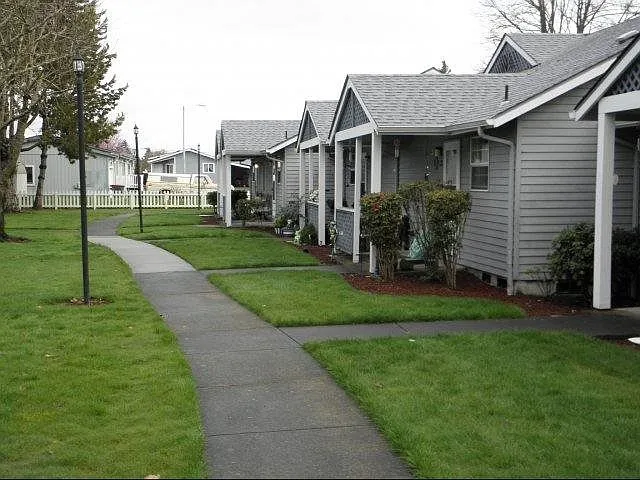 1925 NE McDonald Ln #1925 — Photo 3