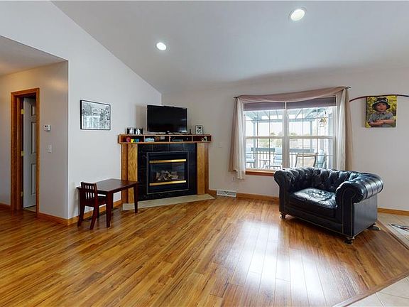3rd image of 8700 Robin Dr