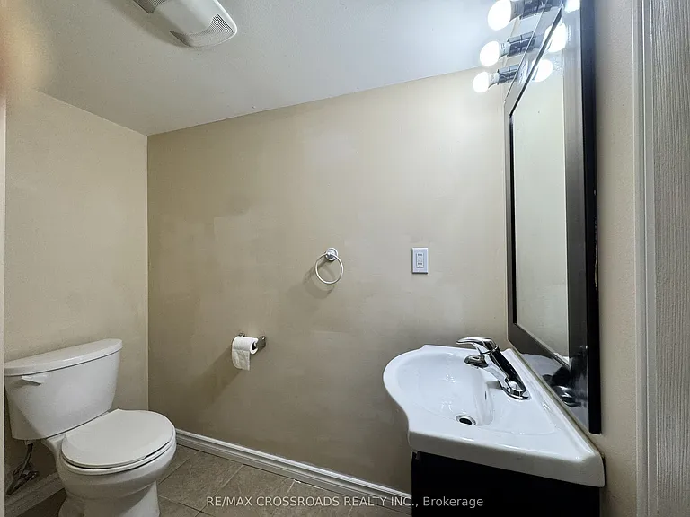 21 Davis Rd #LOWER — Photo 6