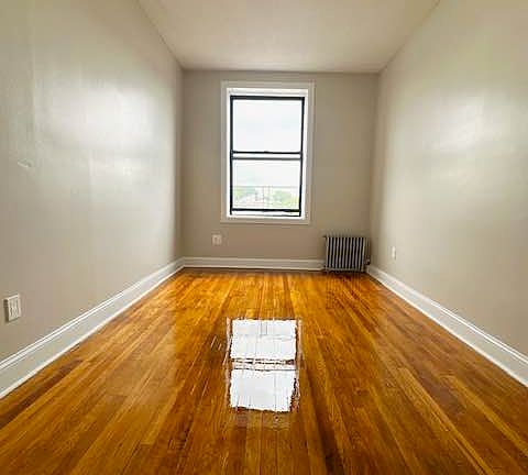 2nd image of 450 Suydam St #3