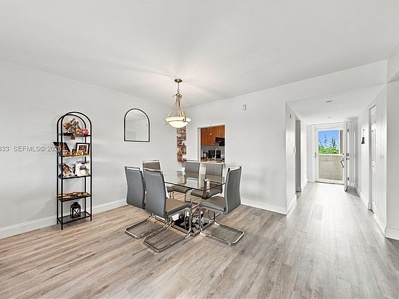 3rd image of 3930 Inverrary Blvd APT 602-D