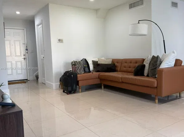 17911 NW 68th Ave APT M208, Miami Gardens, FL 33015