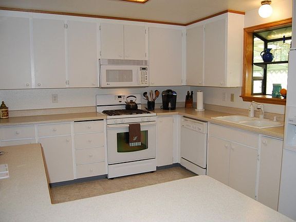 5th image of 2720 N Vassault St