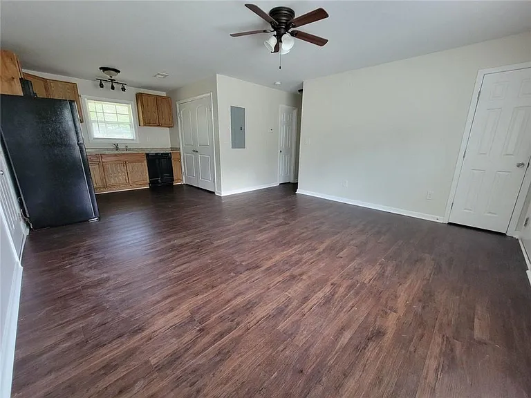 9167 Bent Pine Ct NE — Photo 2