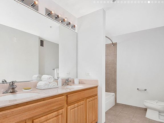 2nd image of 330 N Jefferson St #1402