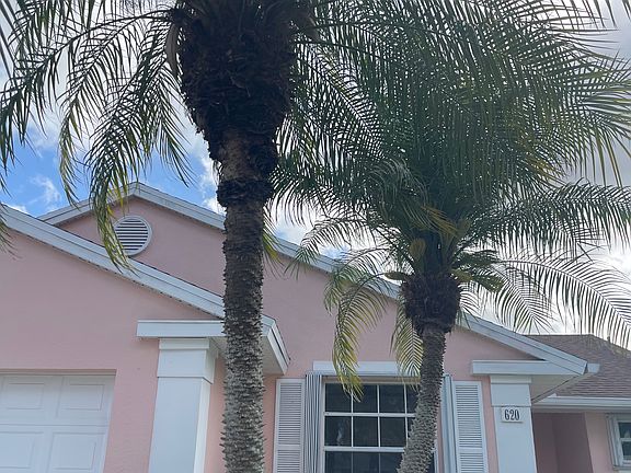 Main Entance To Your Beachy Style Resort Lake Home
