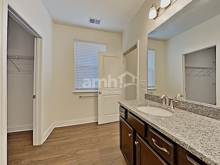 154 Lindridge Dr — Photo 11