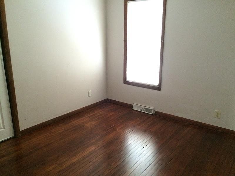2nd image of 1921 Burnet Ave Floor 2