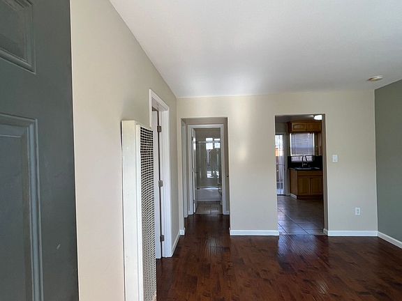4th image of 120 & 126 Redwood Ave #120-4