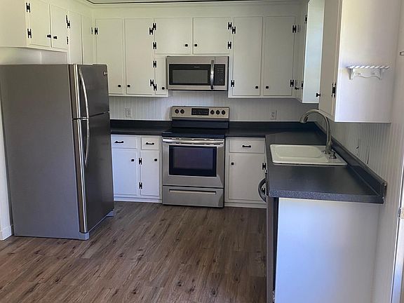 3rd image of 1156 Bayview Dr