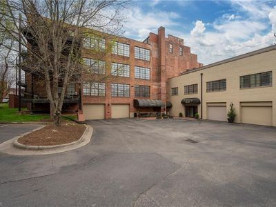 165 Virginia St STE 10, Mount Airy, NC, 27030
