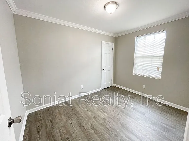 1876 Mirabeau Ave — Photo 9