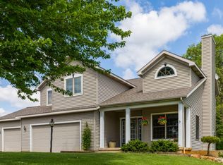 10098 Southridge Dr SE, Caledonia, MI 49316