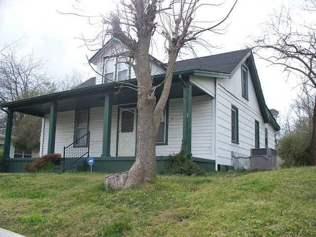 1st image of 405 Carpenter St