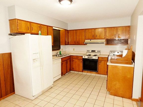 3rd image of 3012 Greenhill Dr