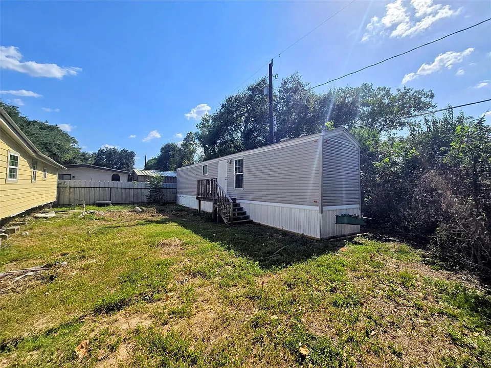 12207 Lynda Dr