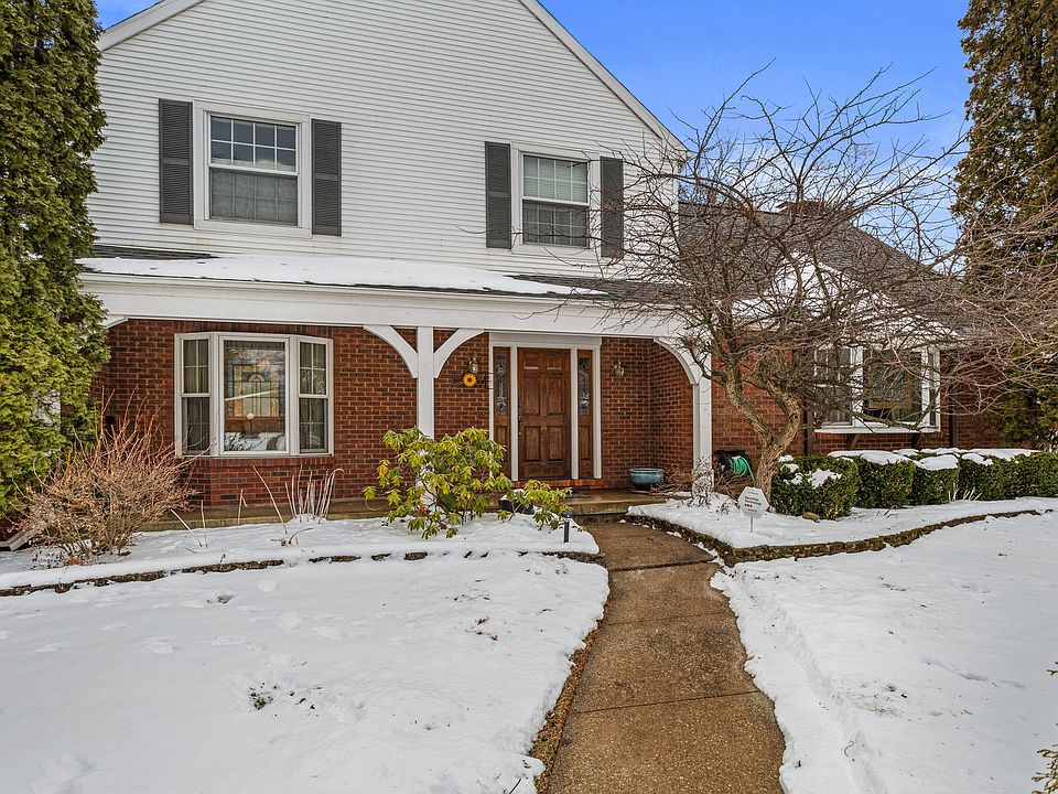 2nd image of 809 Ayrshire Dr