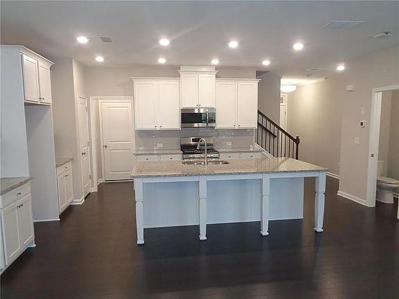 3rd image of 669 Lansing Grove Way