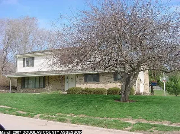 12806 Nicholas St, Omaha, NE 68154