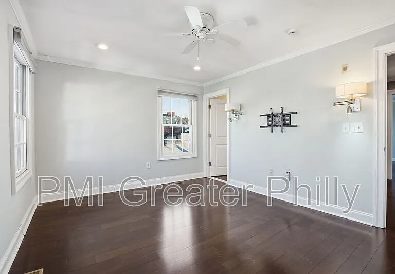 243 Montrose St #103 — Photo 20