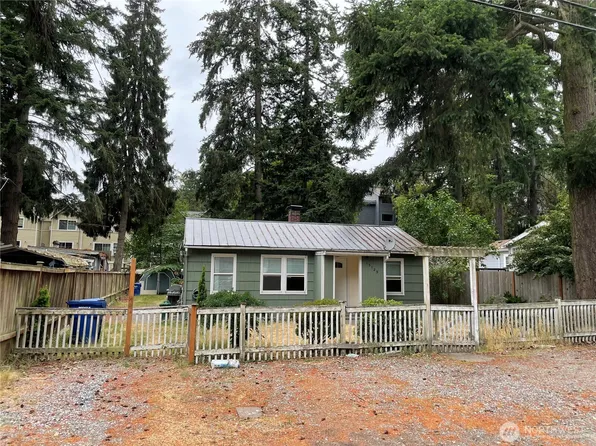 13729 Stone Avenue N, Seattle, WA 98133